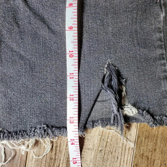 Vintage Levi's Side Slit Jean Skirt Misses Size 8 Black Distressed Raw Hem - Picture 5 of 14